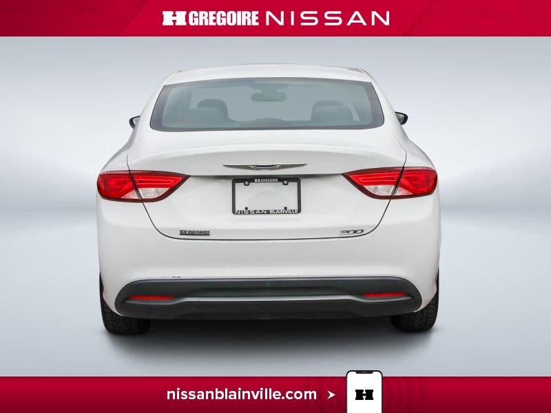 2015 Chrysler 200 White Laval - photo #5