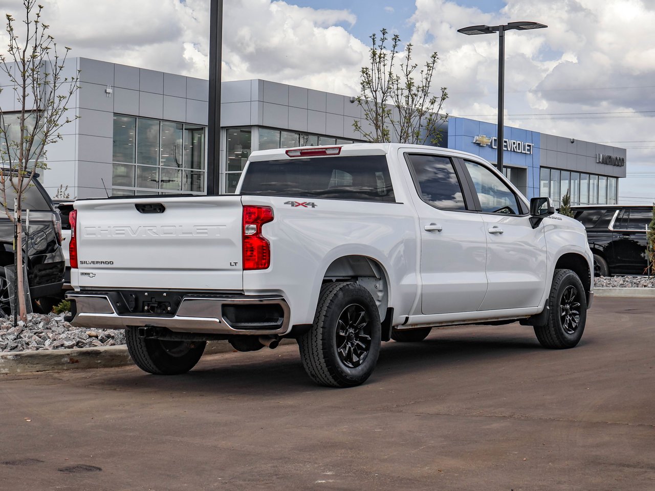 2025 Chevrolet Silverado 1500 4WD Crew Cab 147 LT White Sherwood Park - photo #7