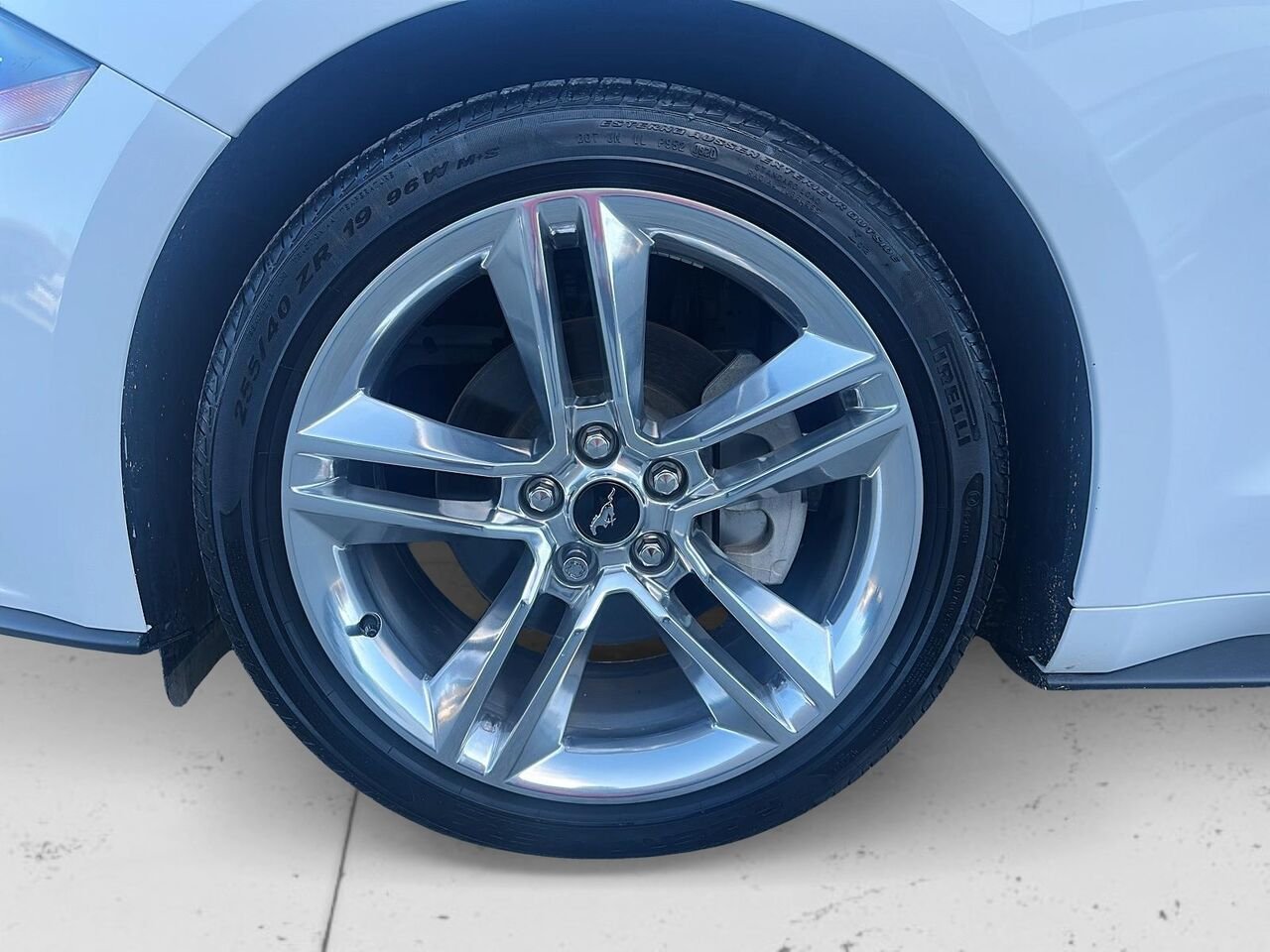 2020 Ford Mustang White Rouyn-Noranda - photo #5