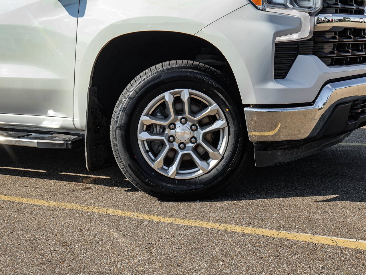 2023 Chevrolet Silverado 1500 4WD Crew Cab 147 LT White Sherwood Park - photo #10