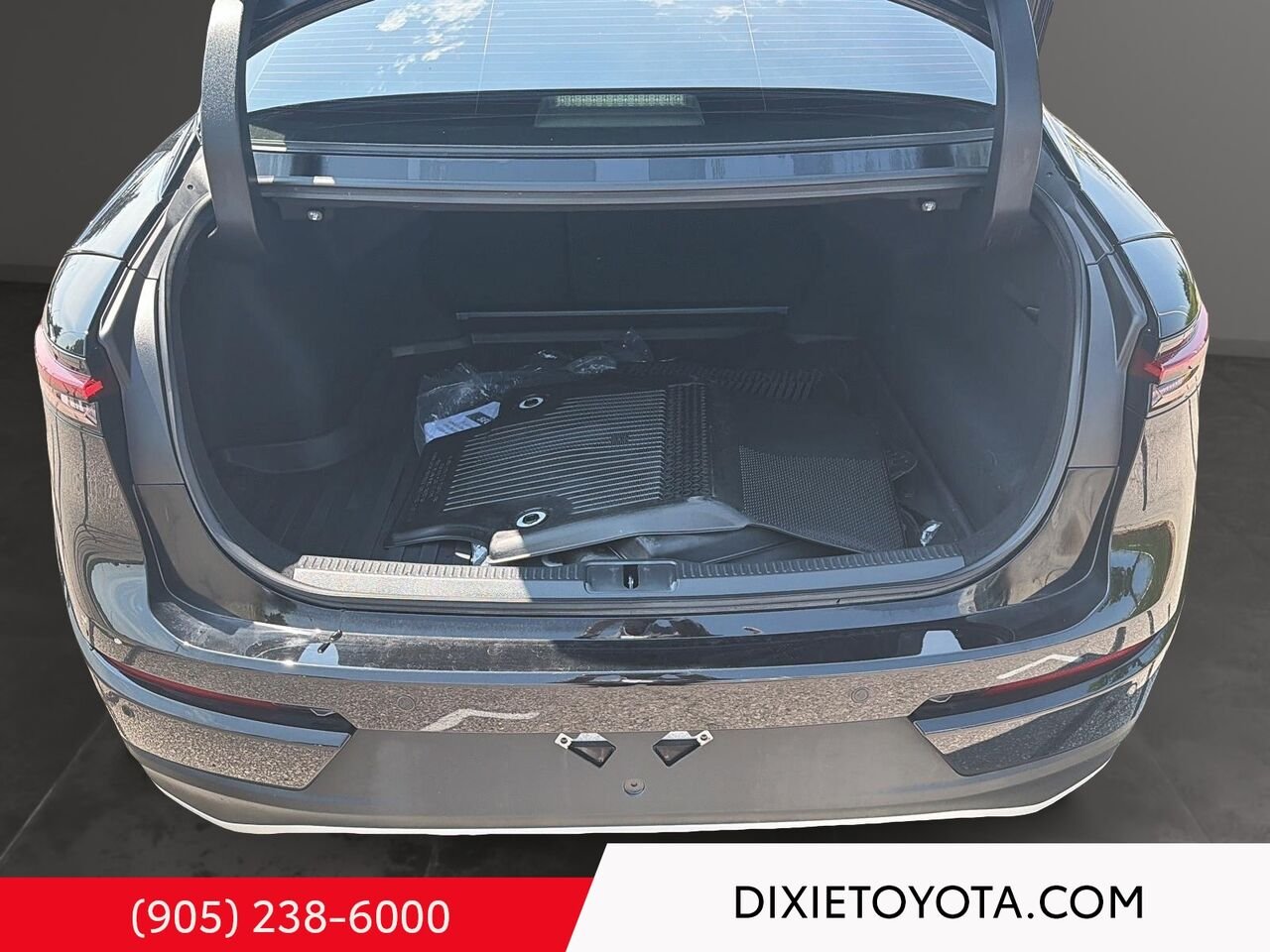 2026 Toyota Crown HYBRID PLATNIUM AWD / CLEAN CARFAX / HEATED AND VENTILATED SEATS / ALLOY WHEELS / CARPLAY AND ANDROID AUTO Mississauga - photo #21