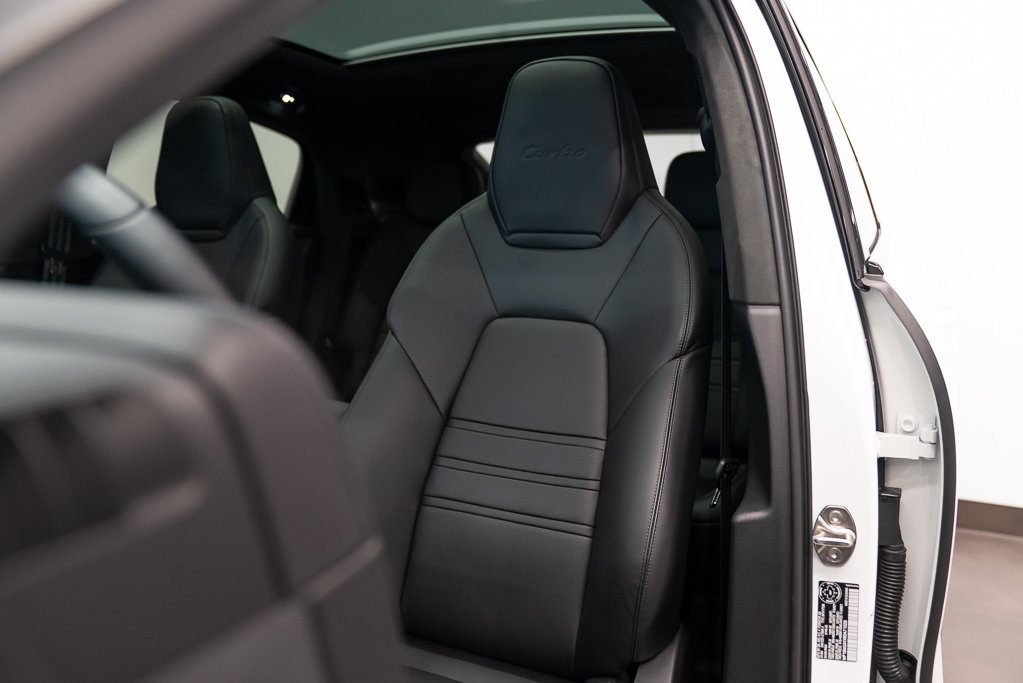 2024 Porsche Cayenne Turbo E-Hybrid Coupe AWD White Kirkland - photo #19