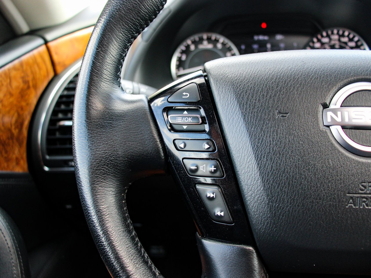 2024 Nissan Armada 4x4 SL White Sherwood Park - photo #19
