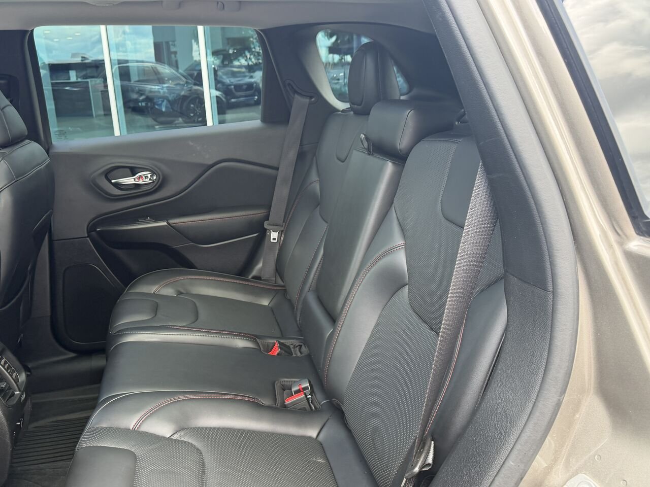 2021 Jeep Cherokee Beige Ste-Marie - photo #11