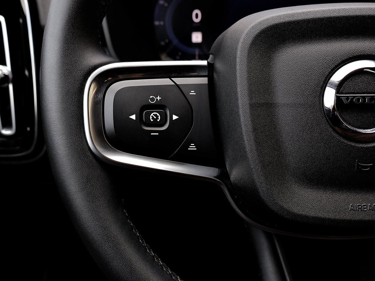 2025 Volvo XC40 B5 AWD Core Bright Theme Grey Sherwood Park - photo #19