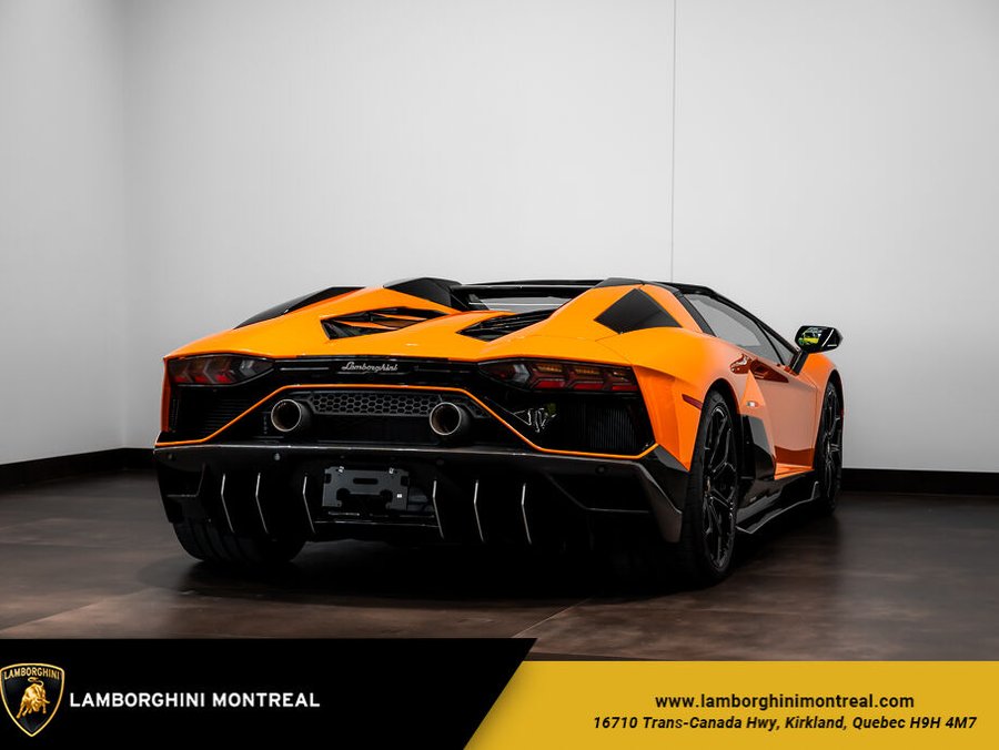2022 Lamborghini Aventador 2022 Orange