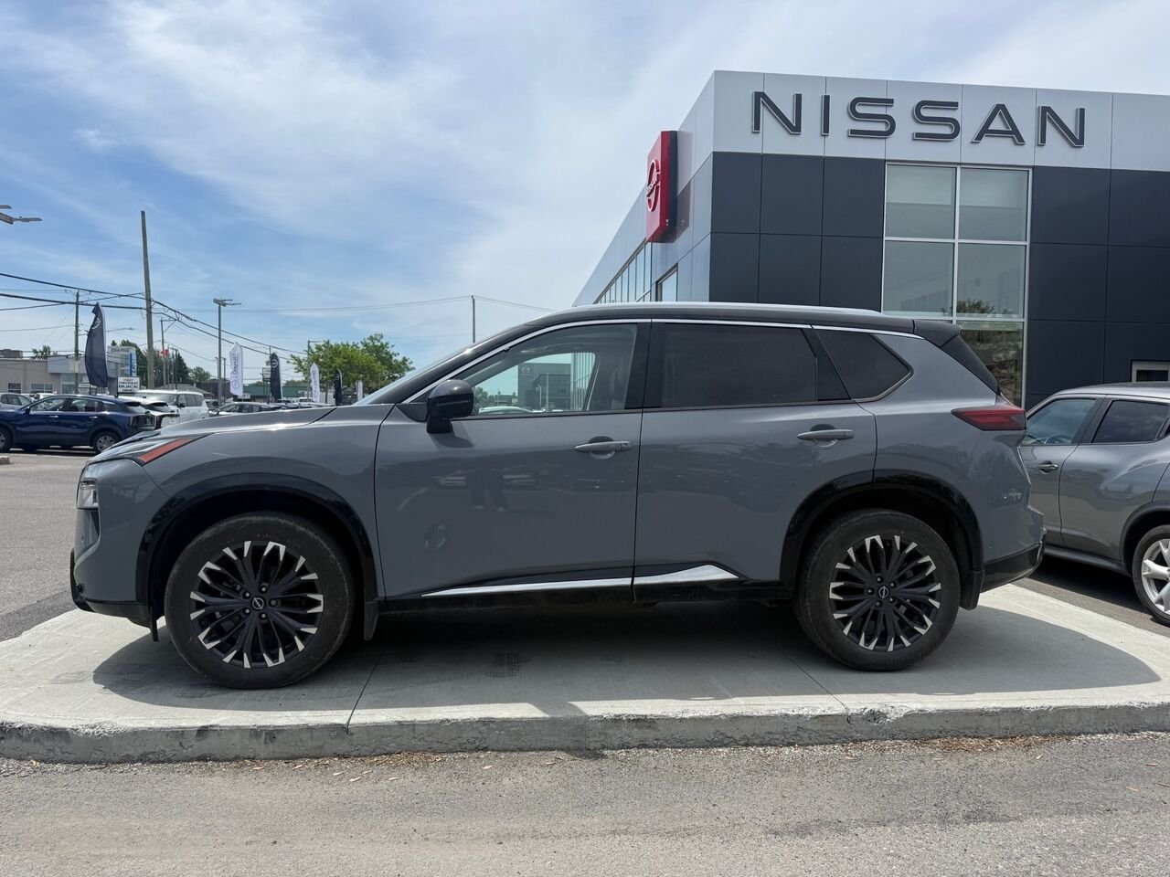 Nissan Rogue Platine TI 2024 Gris Châteauguay - photo #1