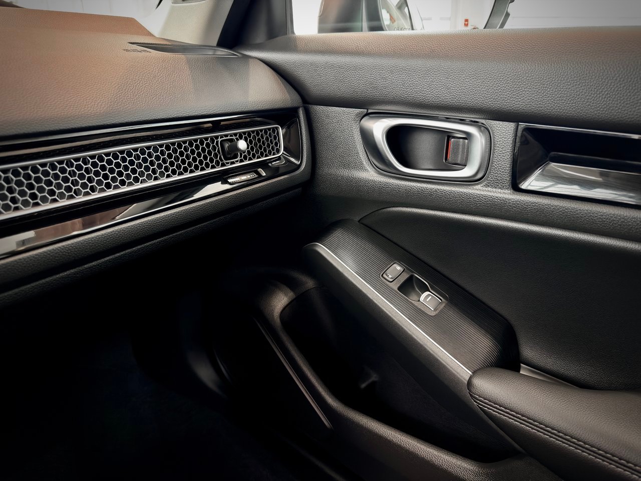 2022 Volkswagen Taos Black Notre-Dame-des-Prairies - photo #30