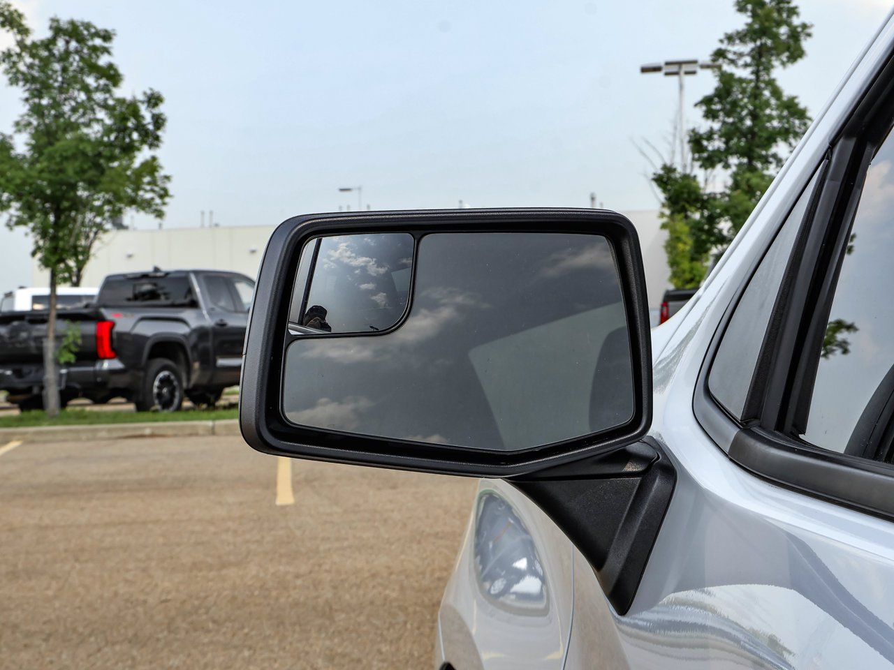 2024 Chevrolet Silverado 1500 4WD Crew Cab 147 Custom Trail Boss White Sherwood Park - photo #12