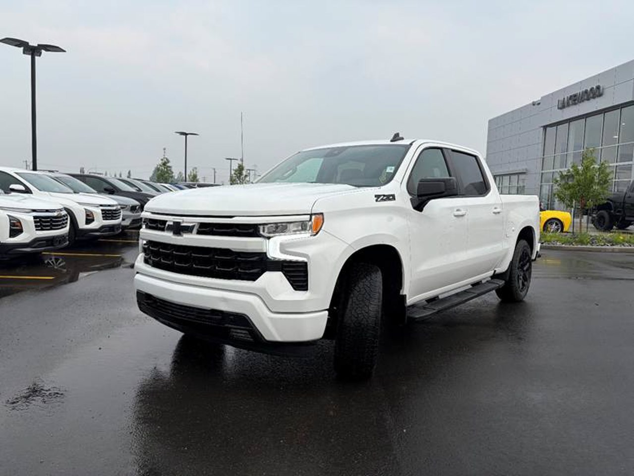 2024 Chevrolet Silverado 1500 4WD Crew Cab 147 RST White Sherwood Park - photo #2