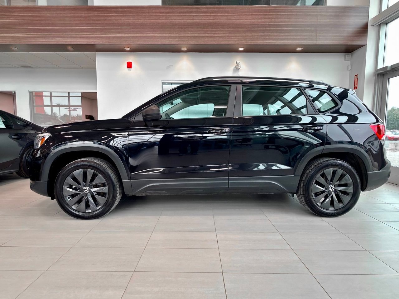 2022 Volkswagen Taos Black Notre-Dame-des-Prairies - photo #7