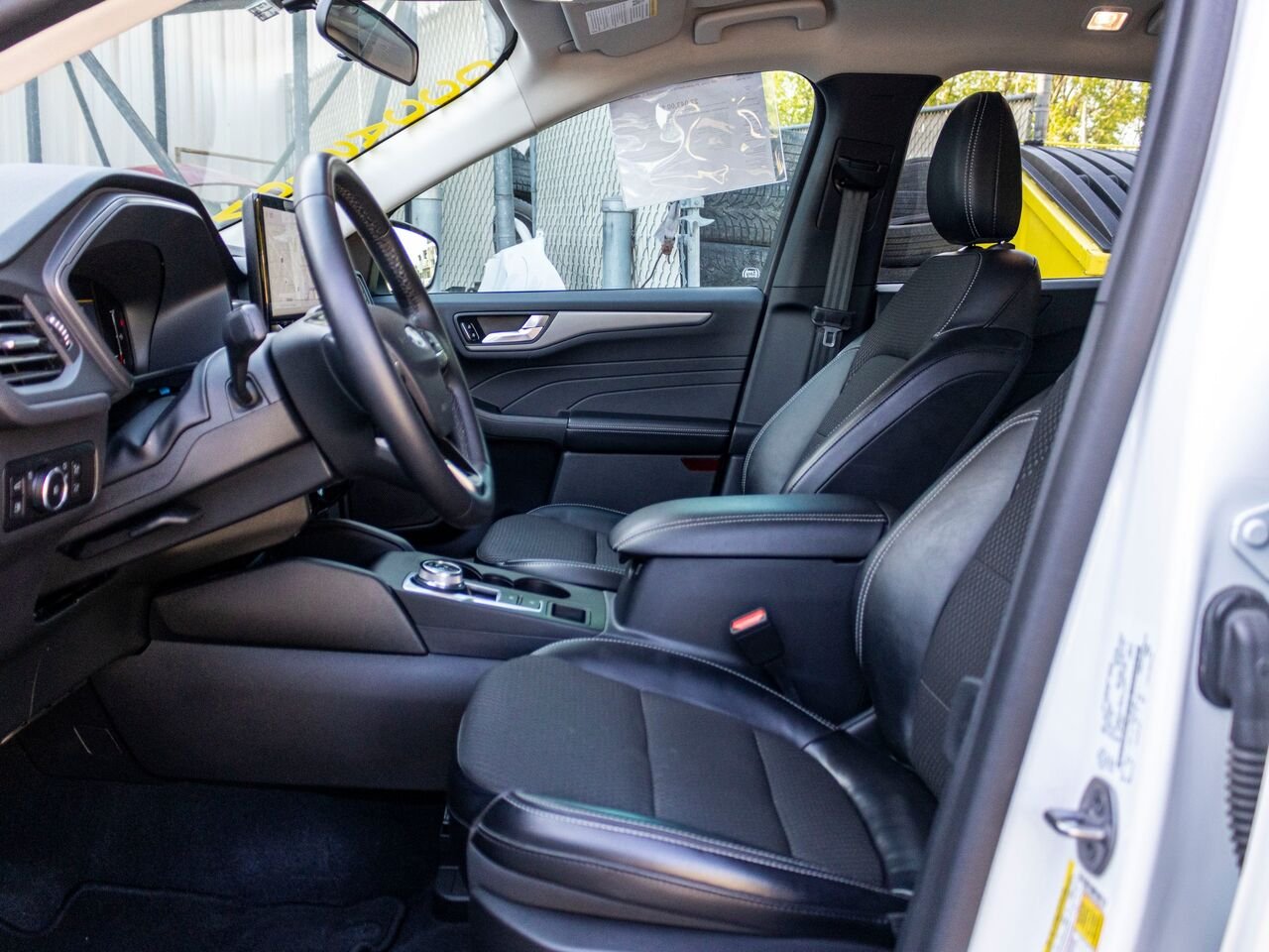 2023 Ford Escape VHR TA White Châteauguay - photo #23