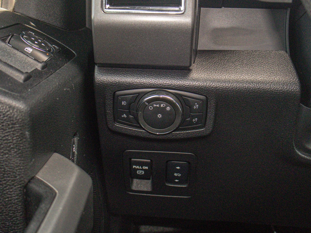 2016 Ford F-150 4WD SuperCrew 145 XLT Black Sherwood Park - photo #19