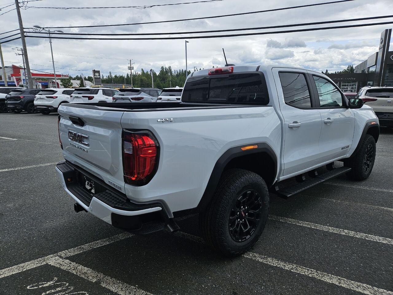 GMC Canyon Elevation cabine multiplace 4RM 2026 Blanc sommet Thetford Mines - photo #2