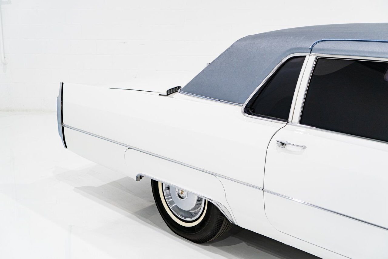 Cadillac Fleetwood **PRICE IN USD** Factory Limo dual AC with only 18,892 miles 1966 Blanc Montréal - photo #35