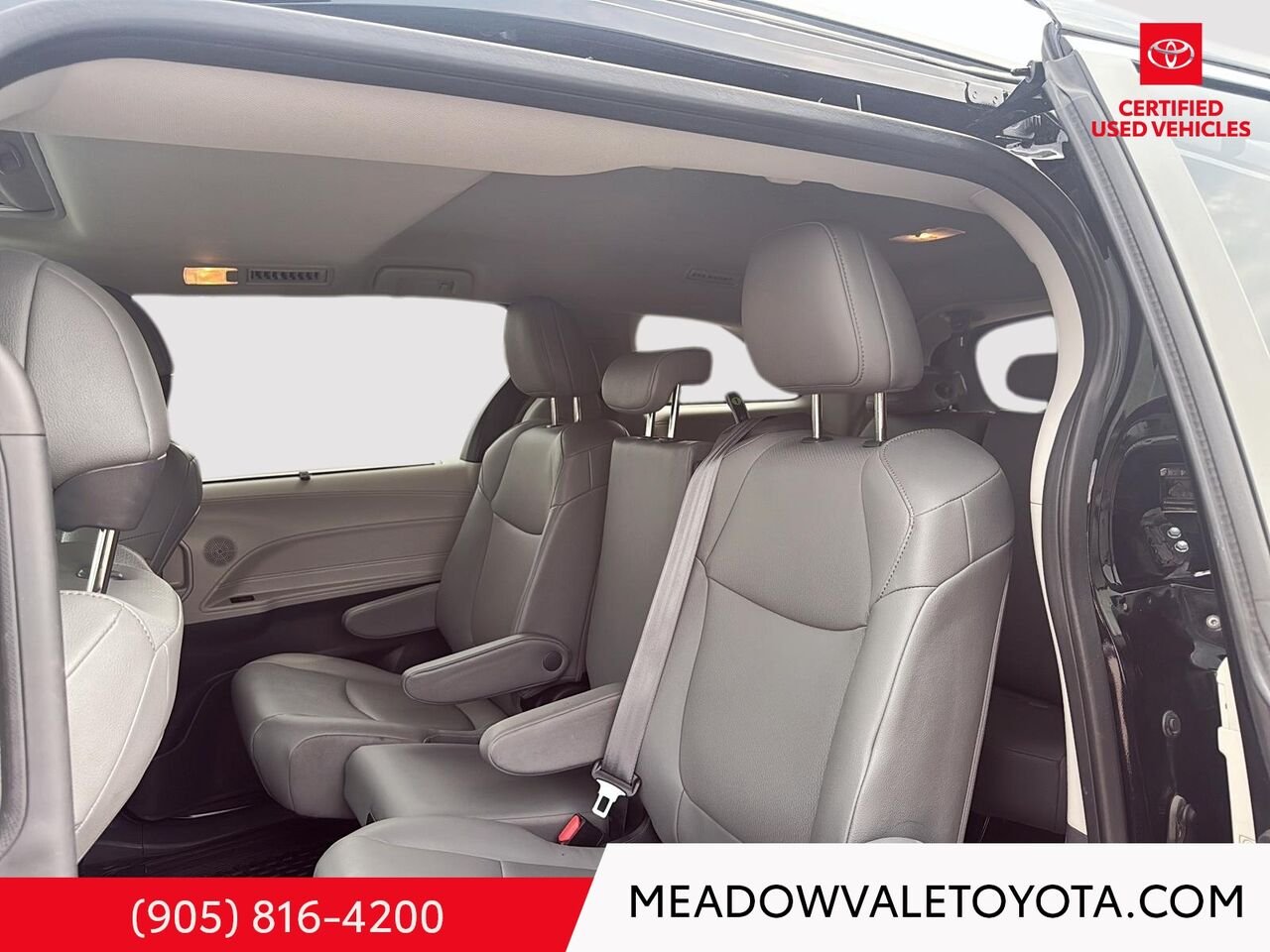 2024 Toyota Sienna One Owner, 4 New Tires, Midnight Black Metallic Mississauga - photo #20