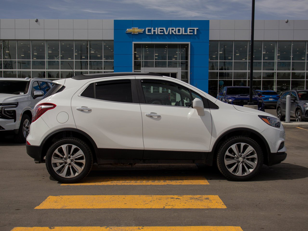 2020 Buick Encore AWD 4dr Preferred White Sherwood Park - photo #11