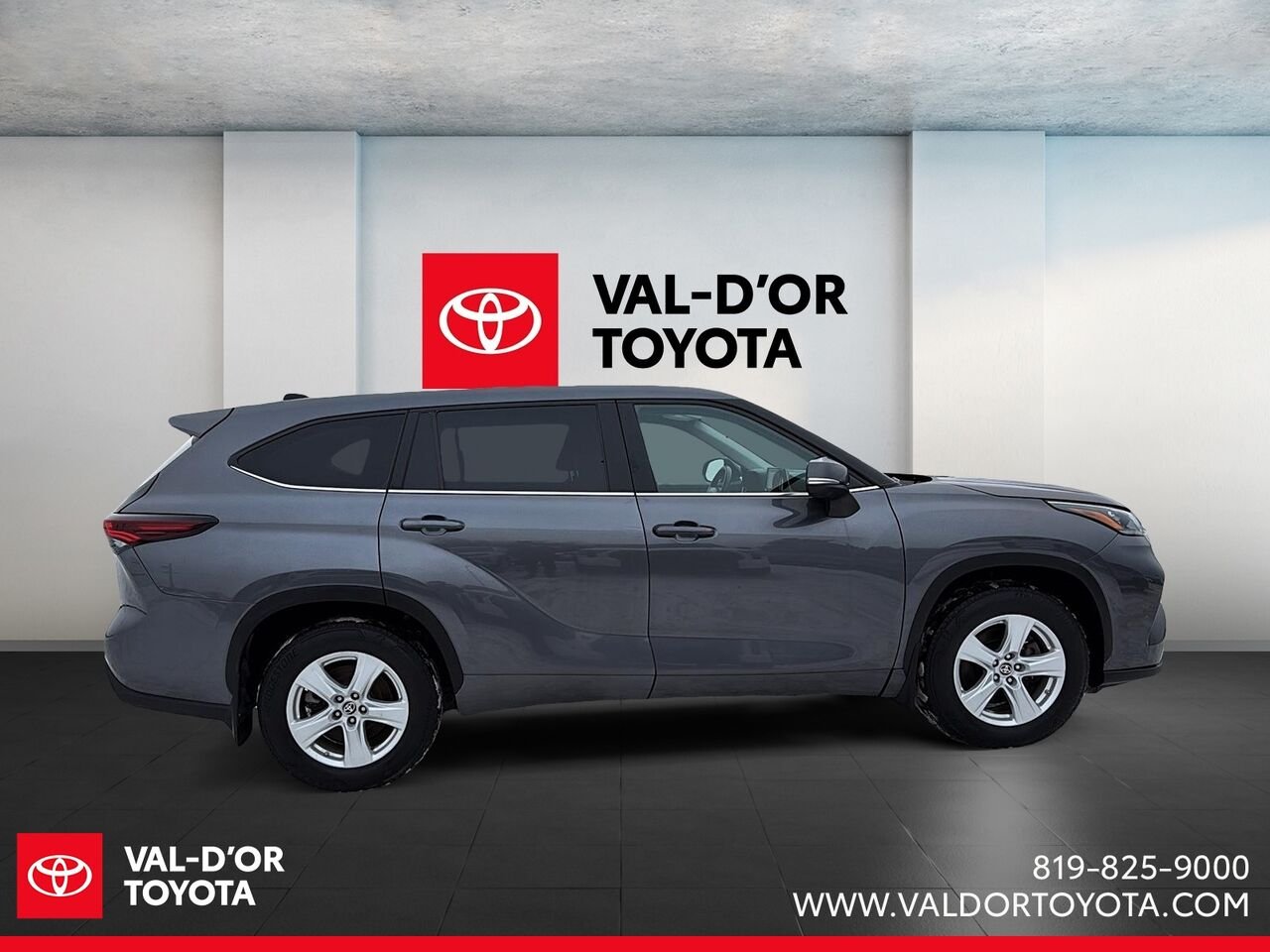 Toyota Highlander AWD LE AWD 2024 Gris magnétique métallisé Val-d'Or - photo #4