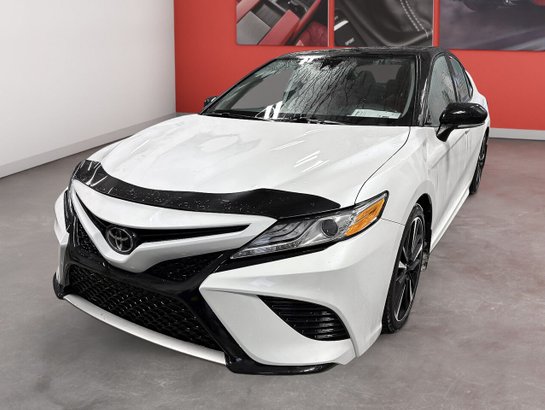 Toyota Camry 2020 2020 Frisson glacé nacré avec toit noir
