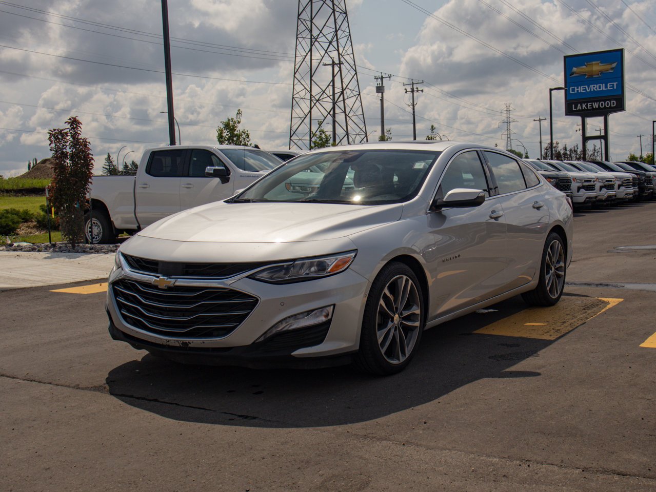 2020 Chevrolet Malibu 4dr Sdn Premier White Sherwood Park - photo #3