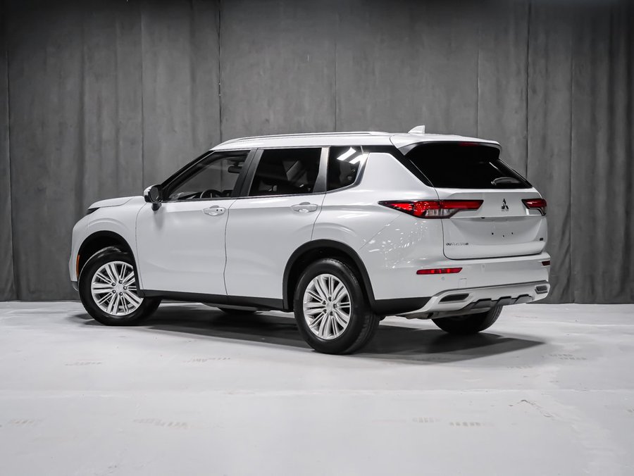 2024 Mitsubishi Outlander LE 2 SET DE PNEU APPLE CAR PLAY White