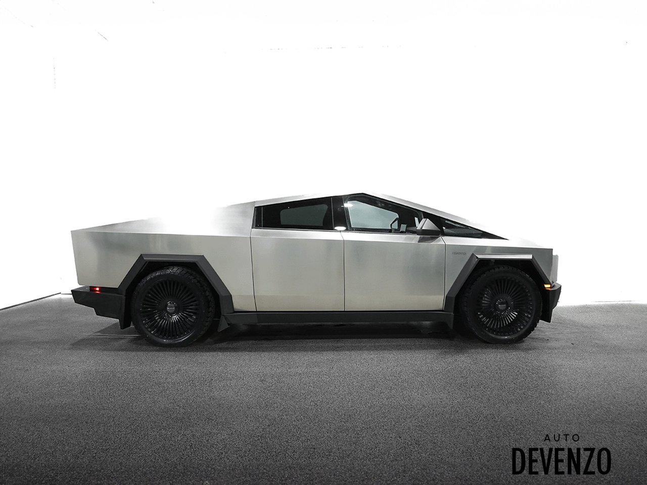 Tesla Cybertruck 2025 Argent Saint-Eustache - photo #1