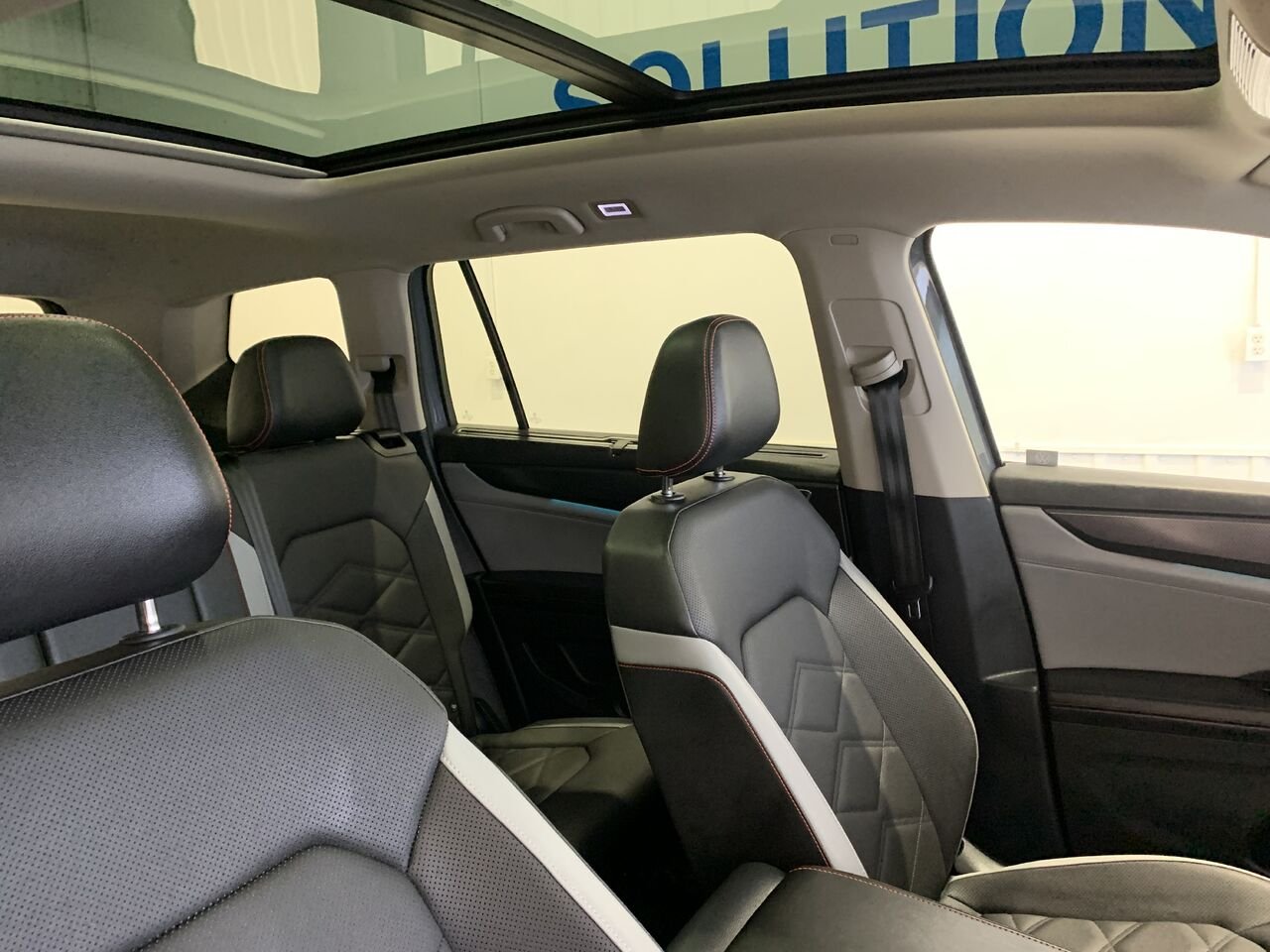 Volkswagen Atlas PEAK EDITION REMORQUAGE 5000LBS+CUIR+TOIT PANO 2025 Gris Châteauguay - photo #21