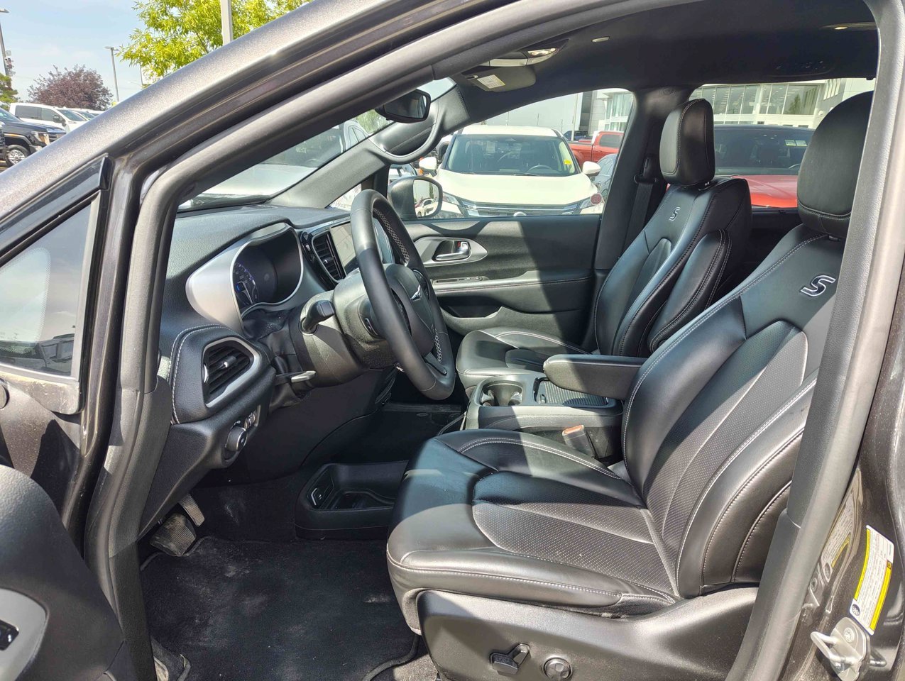 2023 Chrysler Pacifica Touring L AWD Grey Sherwood Park - photo #6