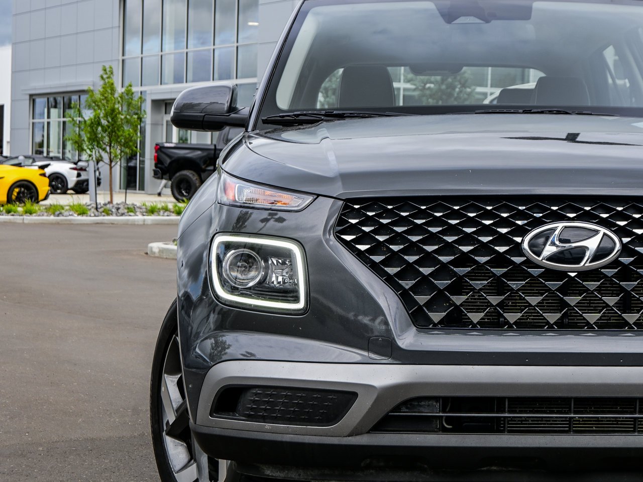 2025 Hyundai Venue Ultimate IVT w/Black Interior Grey Sherwood Park - photo #4