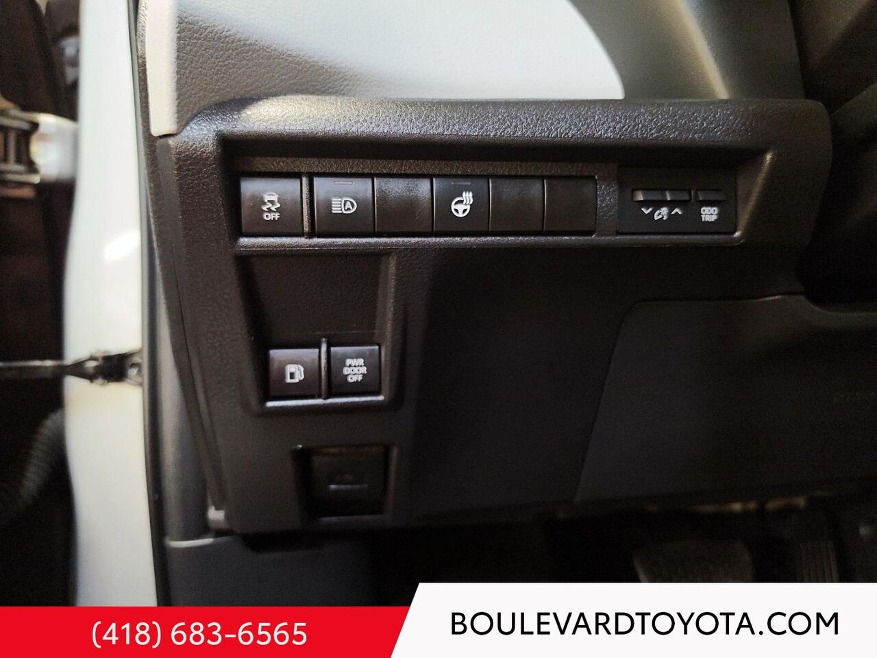 Toyota Sienna 99659A-110 | LE, AWD, 8 PLACES 2025 Argent Québec - photo #11