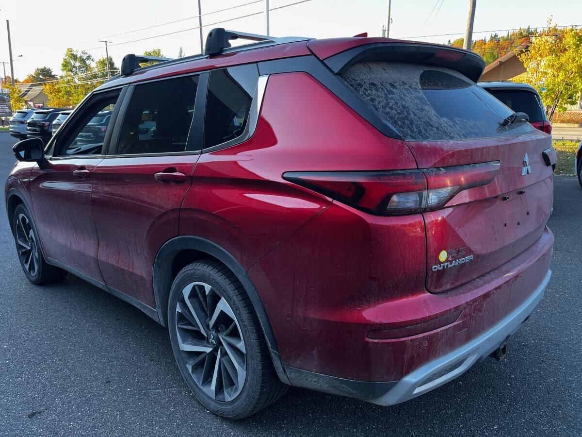 2022 Mitsubishi Outlander Red Sainte-Agathe-des-Monts - photo #2