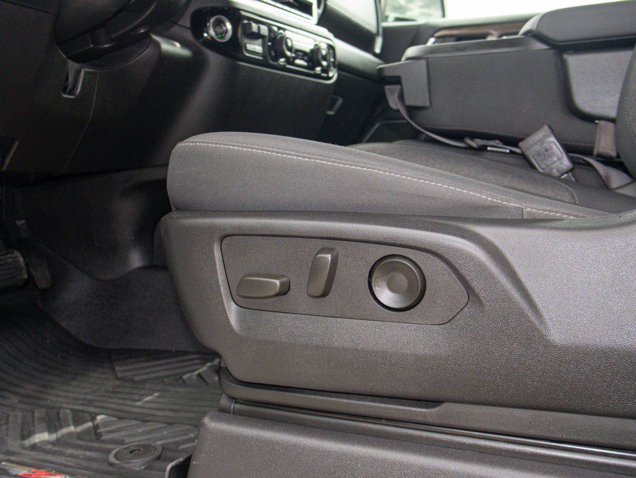 2024 Chevrolet Silverado 1500 4WD Crew Cab 147 LT White Sherwood Park - photo #17