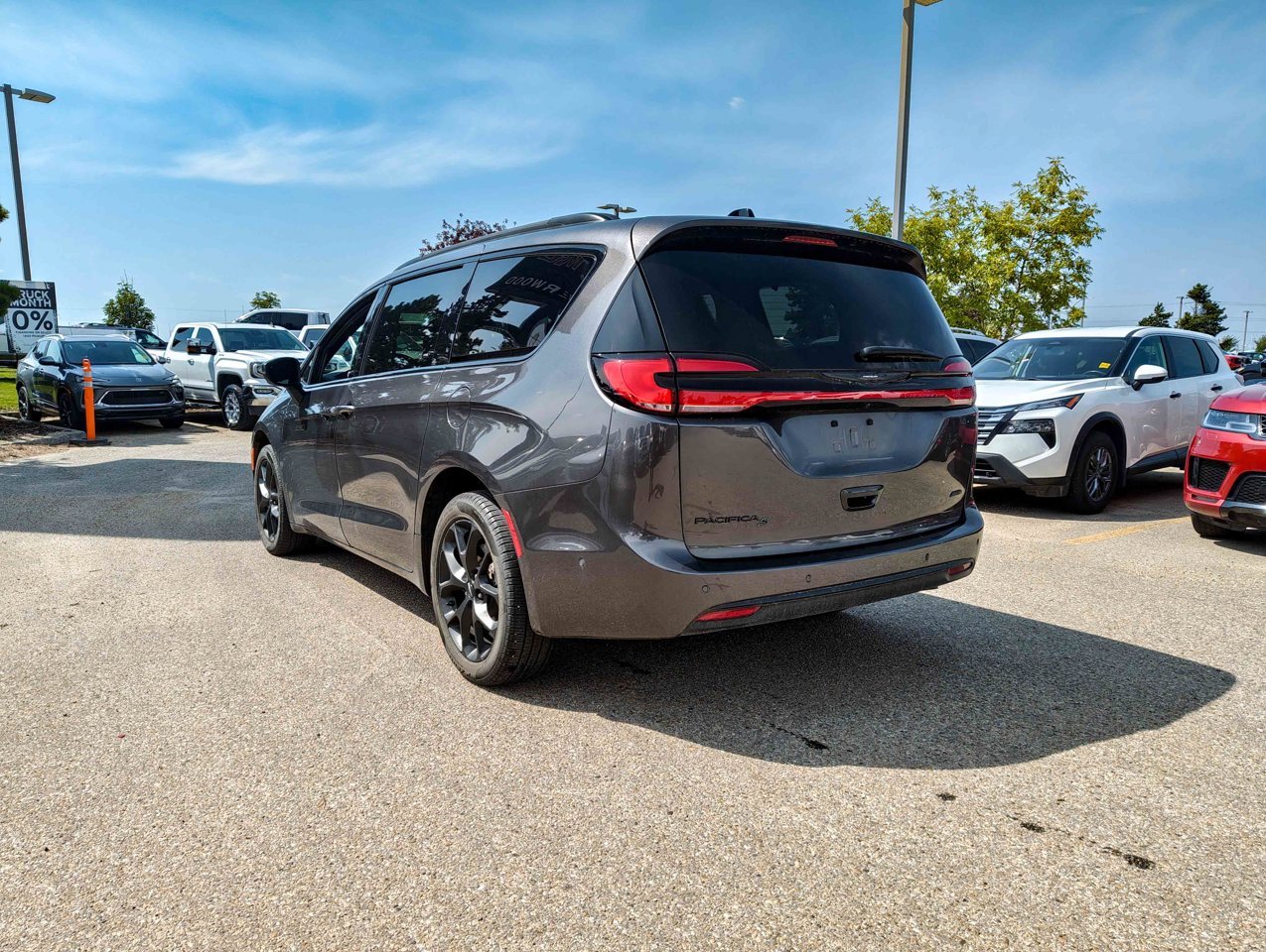 2023 Chrysler Pacifica Touring L AWD Grey Sherwood Park - photo #3