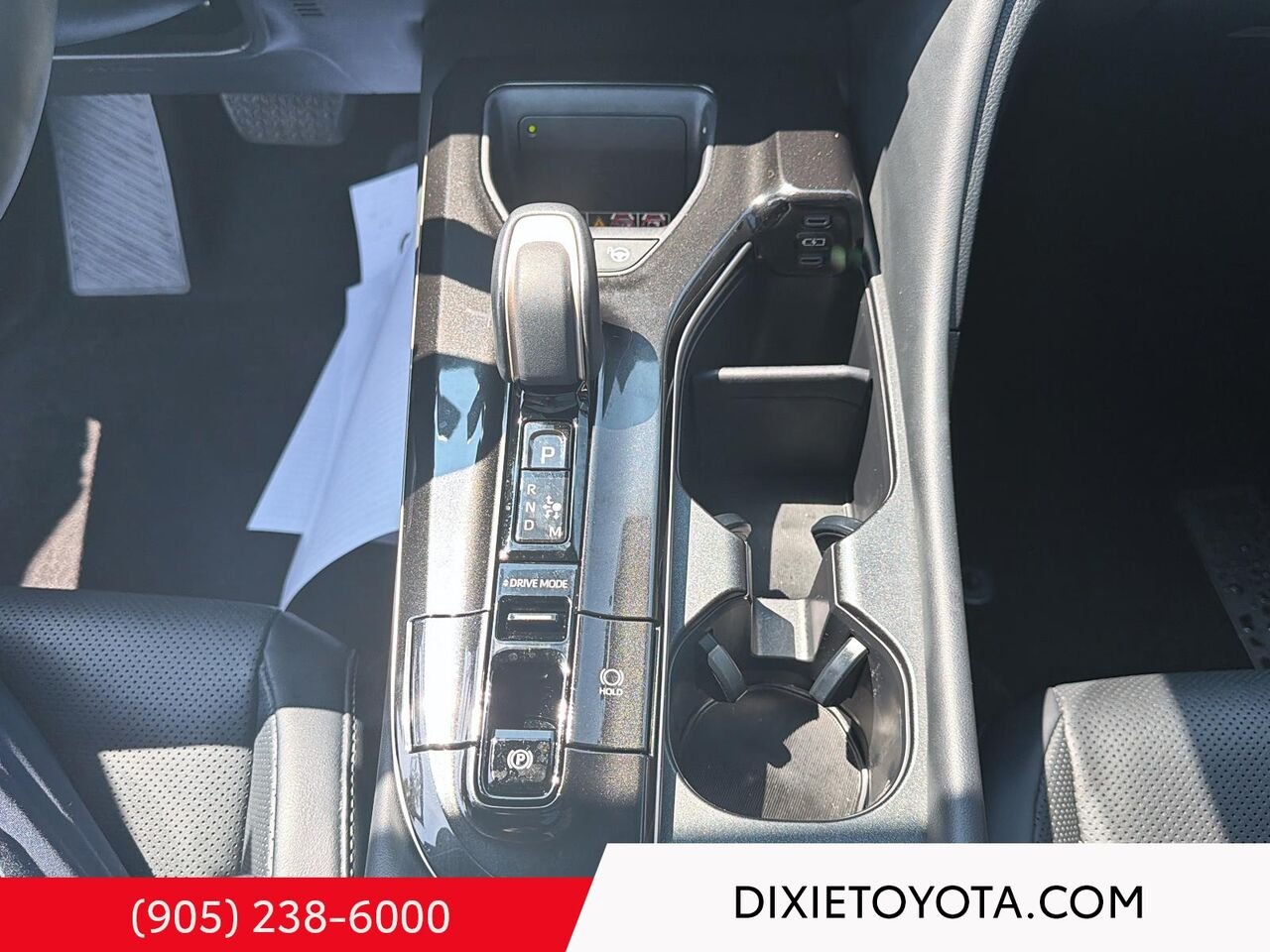 2026 Toyota Crown HYBRID PLATNIUM AWD / CLEAN CARFAX / HEATED AND VENTILATED SEATS / ALLOY WHEELS / CARPLAY AND ANDROID AUTO Mississauga - photo #17