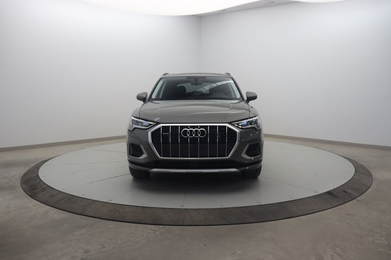 2025 Audi Q3 VIN WA1AUCF30S1072593 Silver Baie-Comeau - photo #1