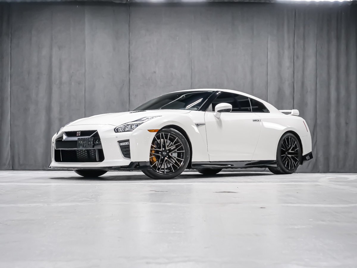 2023 Nissan GT-R PREMIUM White Montreal - photo #1