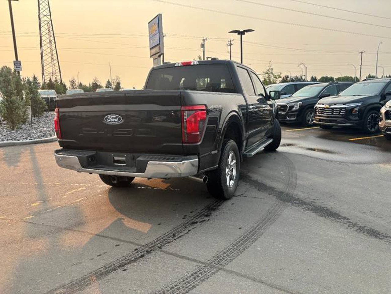 2025 Ford F-150 XLT 4WD SuperCrew 5.5' Box Black Sherwood Park - photo #2