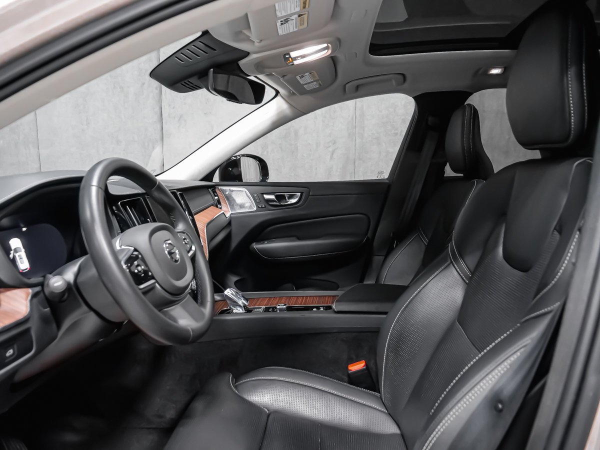 2023 Volvo XC60 Ultimate Dark Theme Purple Montreal - photo #12