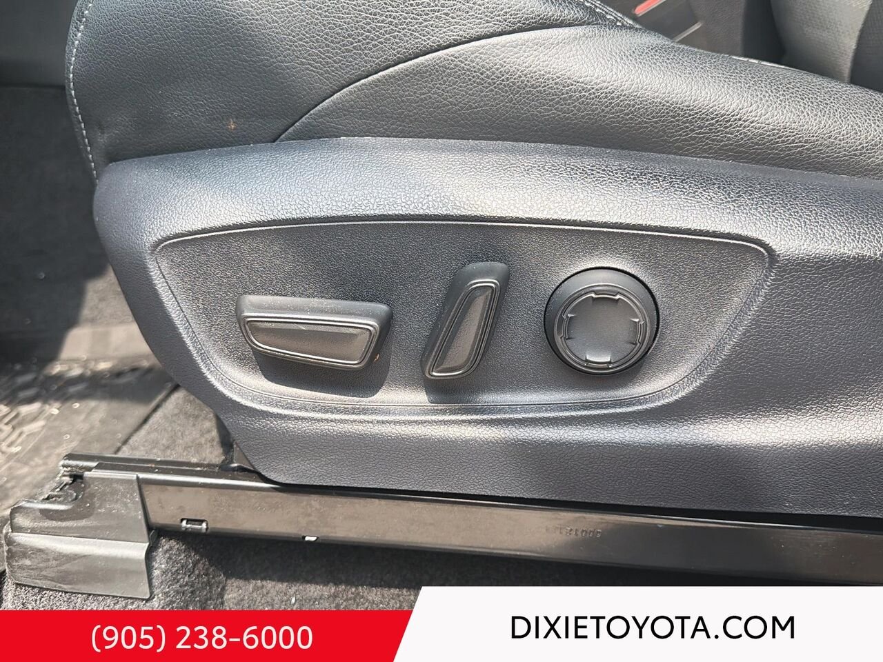 2024 Toyota Tacoma TRD OFFROAD PREMIUM 4WD / HEATED SEATS / LEATHER SURFACE / MOONROOF / ALLOY WHEELS / CARPLAY AND ANDROID AUTO gray Mississauga - photo #9