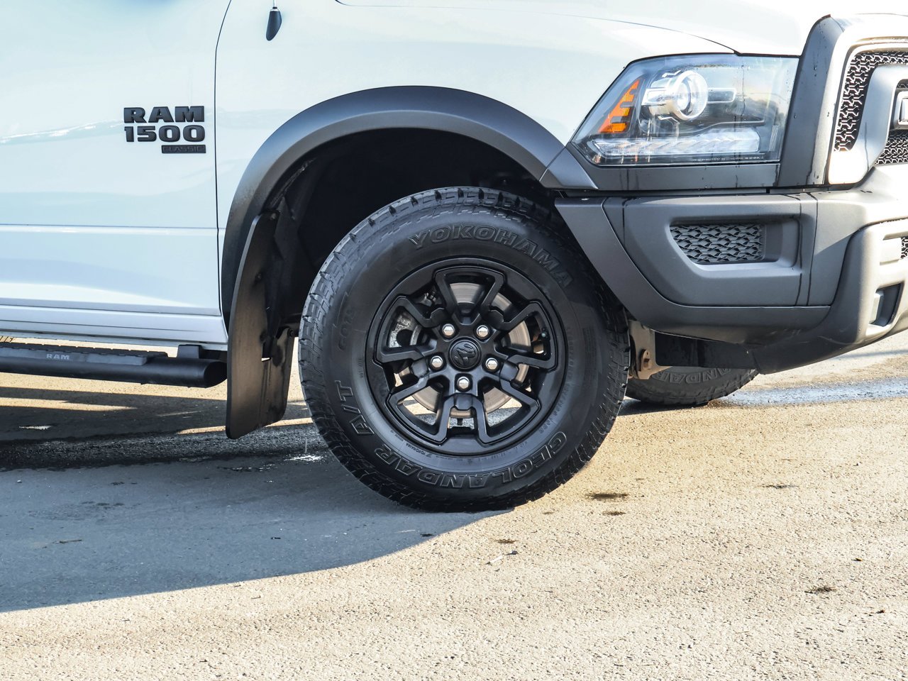 2022 Ram 1500 Classic Warlock 4x4 Crew Cab 5'7 Box White Sherwood Park - photo #10