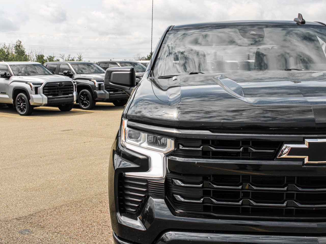 2022 Chevrolet Silverado 1500 4WD Crew Cab 147 RST Black Sherwood Park - photo #10