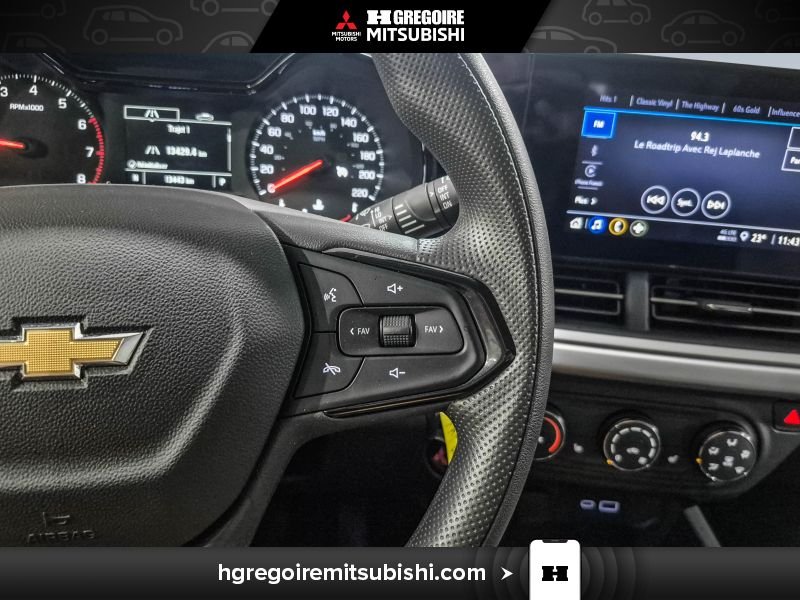 2025 Chevrolet Trax White Laval - photo #21