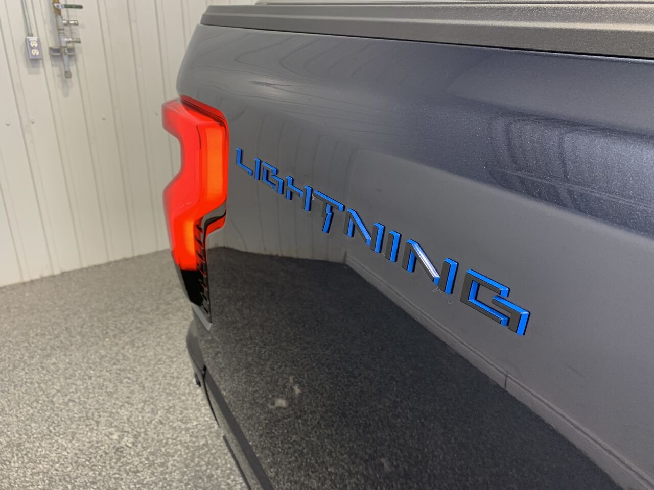 Ford F-150 Lightning LARIAT 2022 Gris Saint-Eustache - photo #5