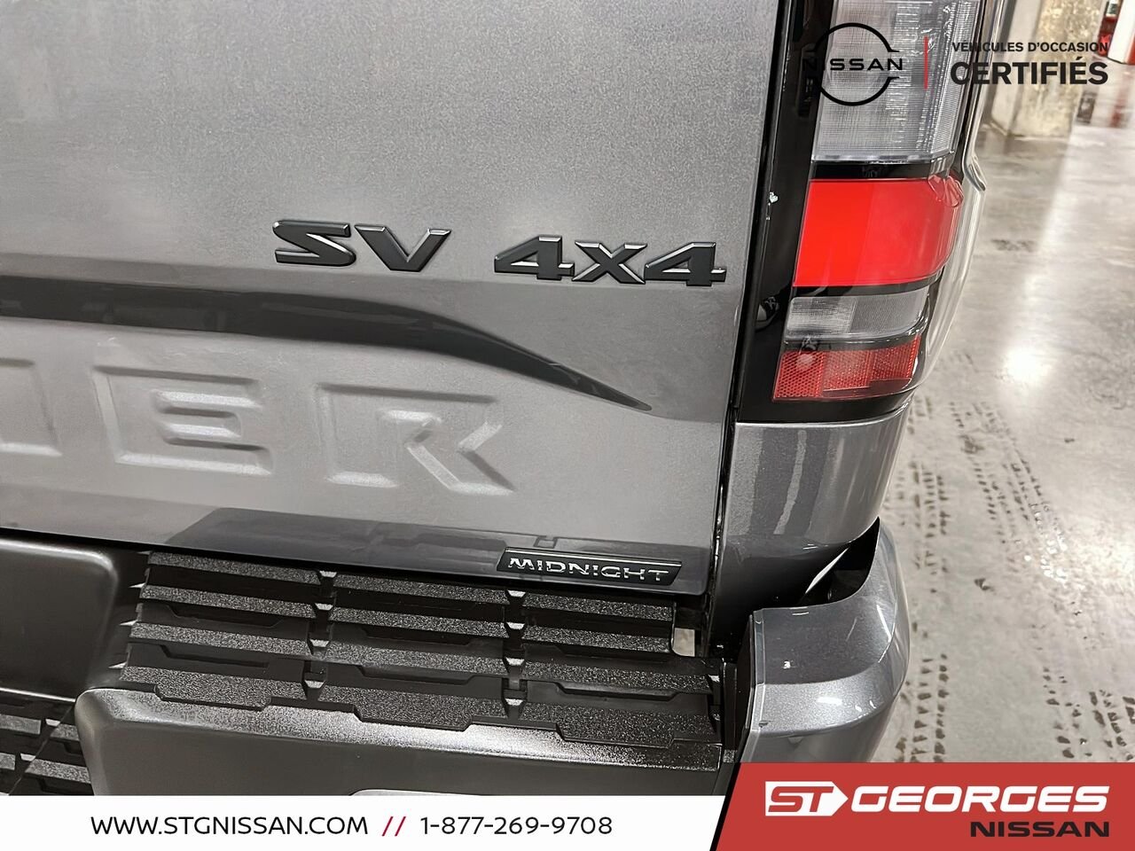 Nissan Frontier 2023 Gris Saint-Georges - photo #5