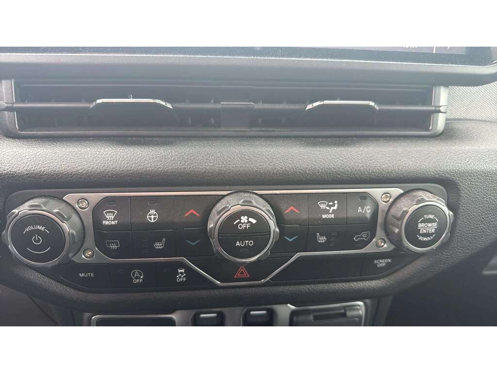 2025 Jeep Wrangler Black Gatineau - photo #11