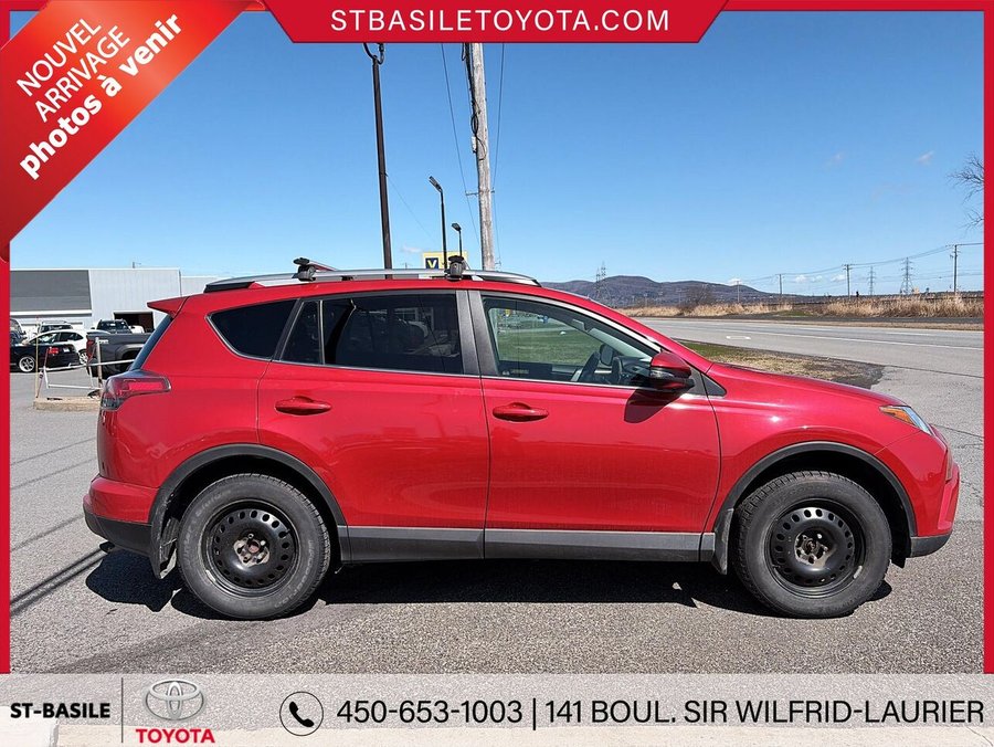 2017 Toyota RAV4 2017 Red