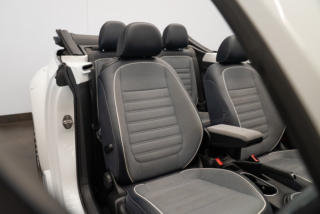 Volkswagen Beetle Trendline+ cabriolet 2 portes 2016 Blanc Kirkland - photo #27