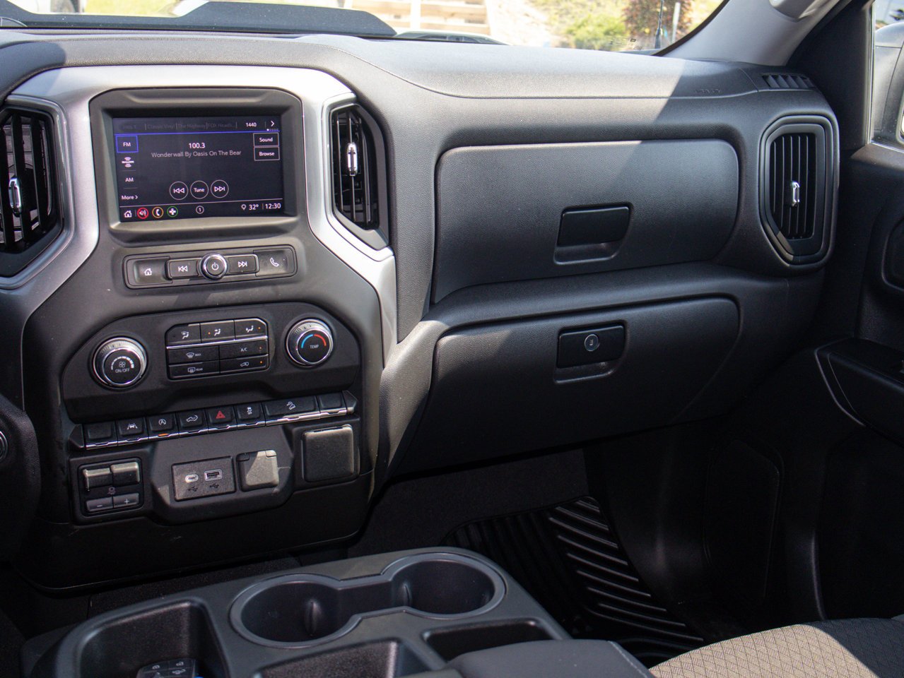 2024 Chevrolet Silverado 1500 4WD Crew Cab 147 Custom Trail Boss White Sherwood Park - photo #27