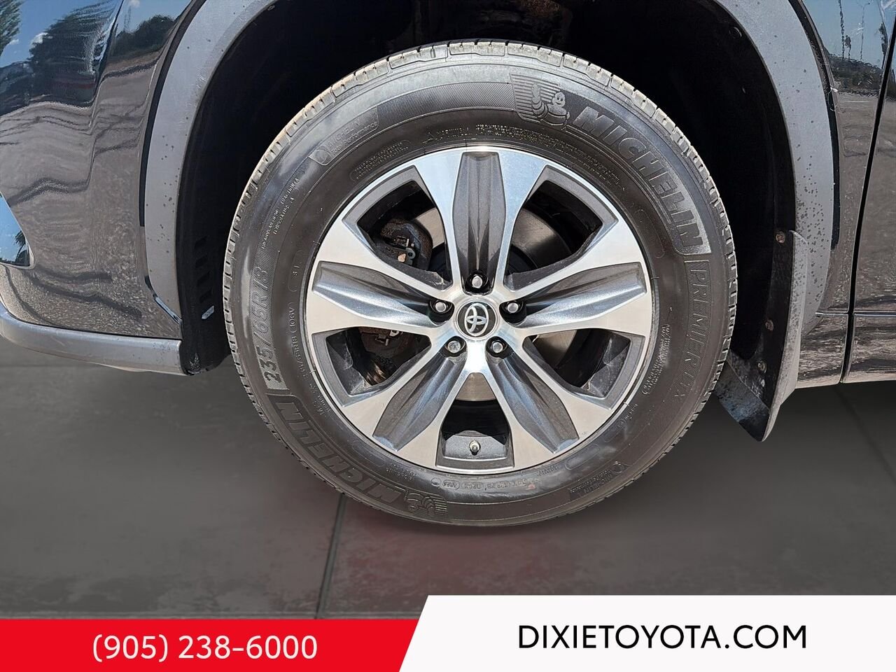2024 Toyota Highlander XLE AWD / CLEAN CARFAX / HEATED SEATS / MOONROOF / ALLOY WHEELS / CARPLAY AND ANDROID AUTO Black Mississauga - photo #6