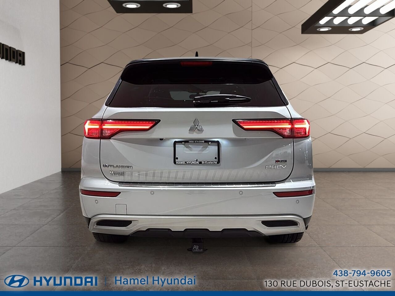 2023 Mitsubishi Outlander Plug-In Hybrid White Saint-Eustache - photo #3